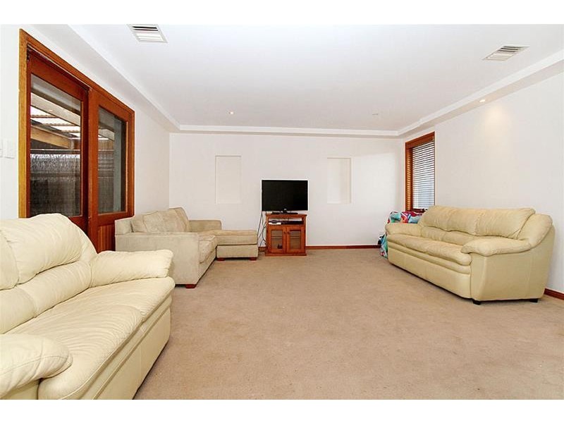 1/20 Beaumont Court, Sydenham VIC 3037