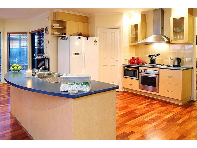 30 Cressida Crescent, Sydenham VIC 3037