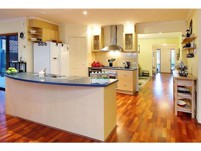 30 Cressida Crescent, Sydenham VIC 3037