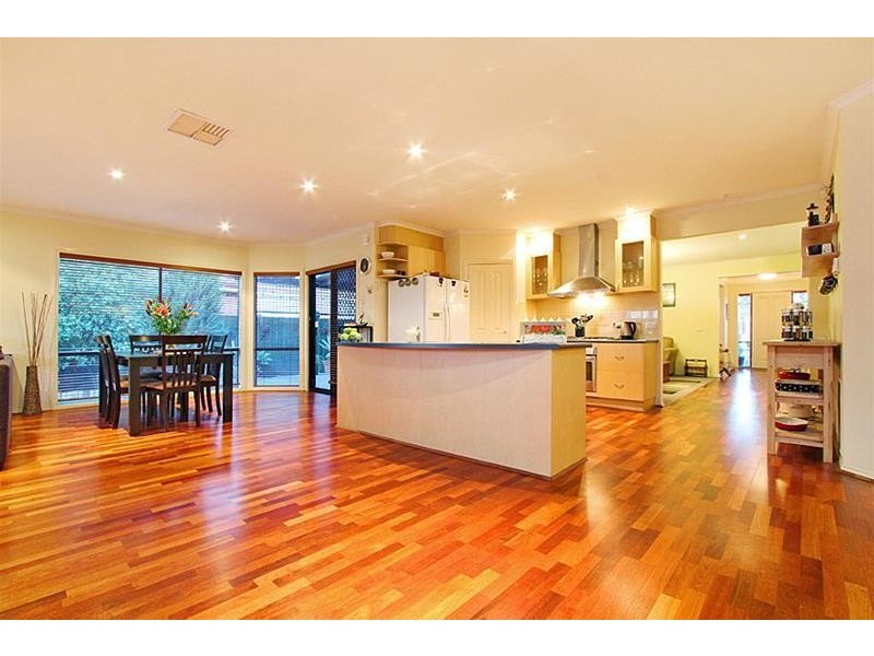 30 Cressida Crescent, Sydenham VIC 3037