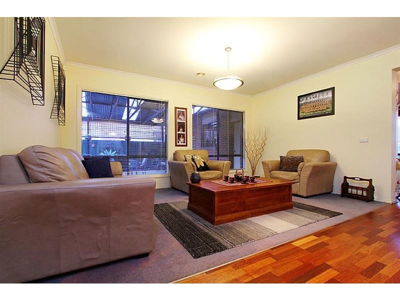 30 Cressida Crescent, Sydenham VIC 3037