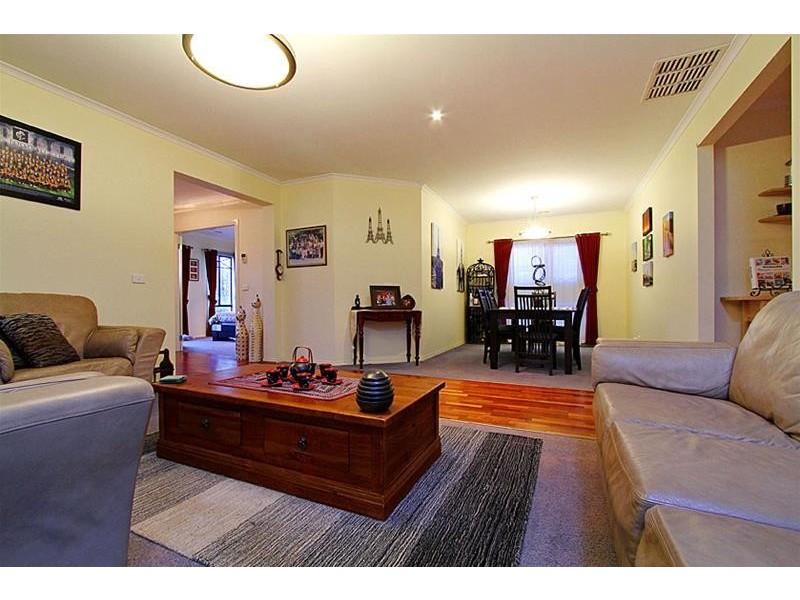 30 Cressida Crescent, Sydenham VIC 3037