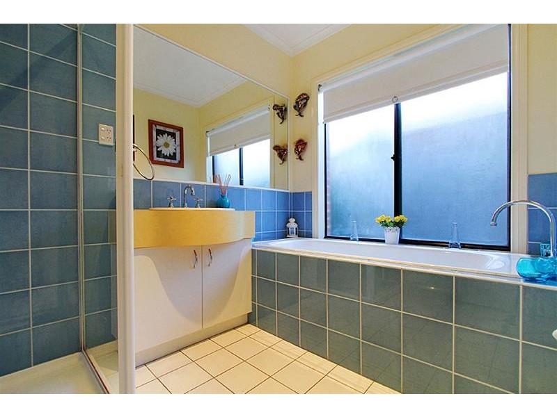 30 Cressida Crescent, Sydenham VIC 3037