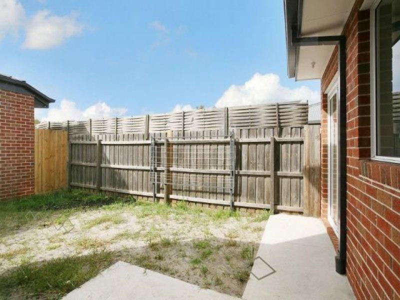 2/110 Fox Street, St Albans VIC 3021