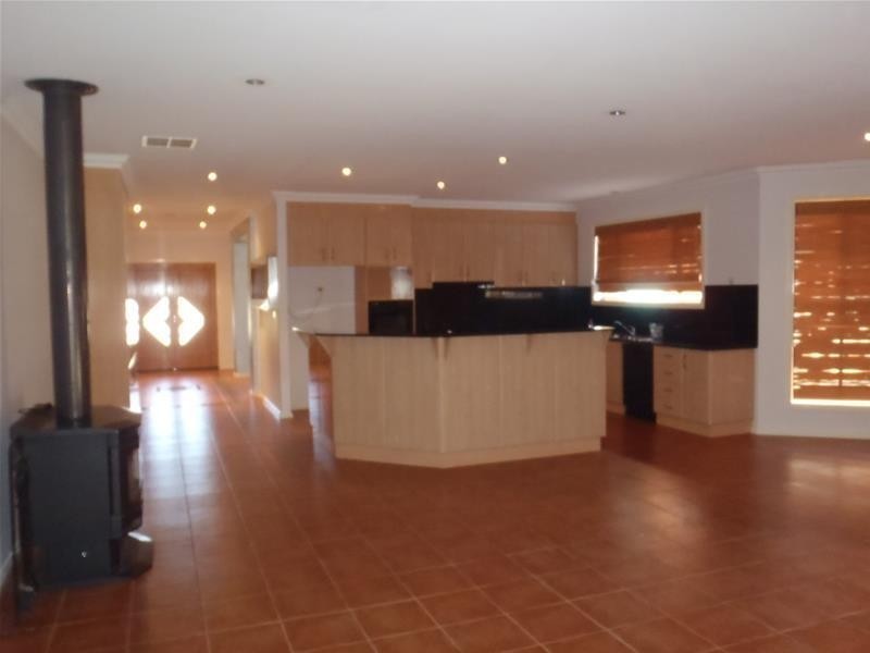 34 Johnstone Way, Taylors Hill VIC 3037