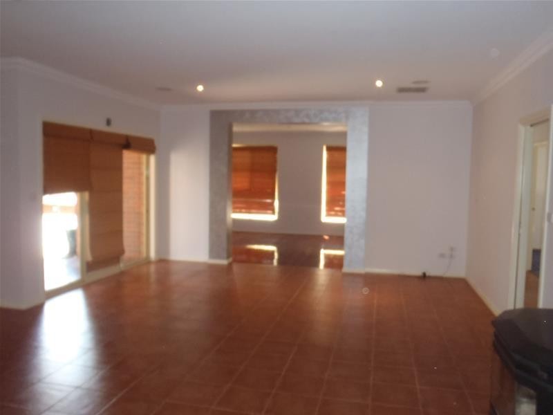 34 Johnstone Way, Taylors Hill VIC 3037