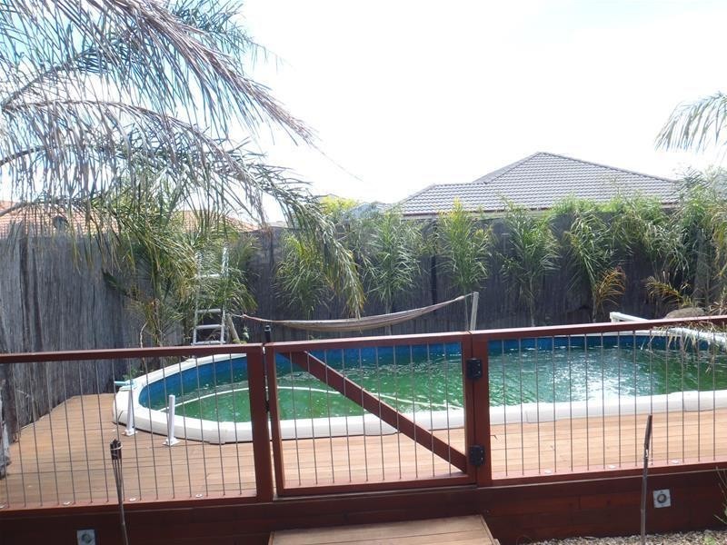 34 Johnstone Way, Taylors Hill VIC 3037