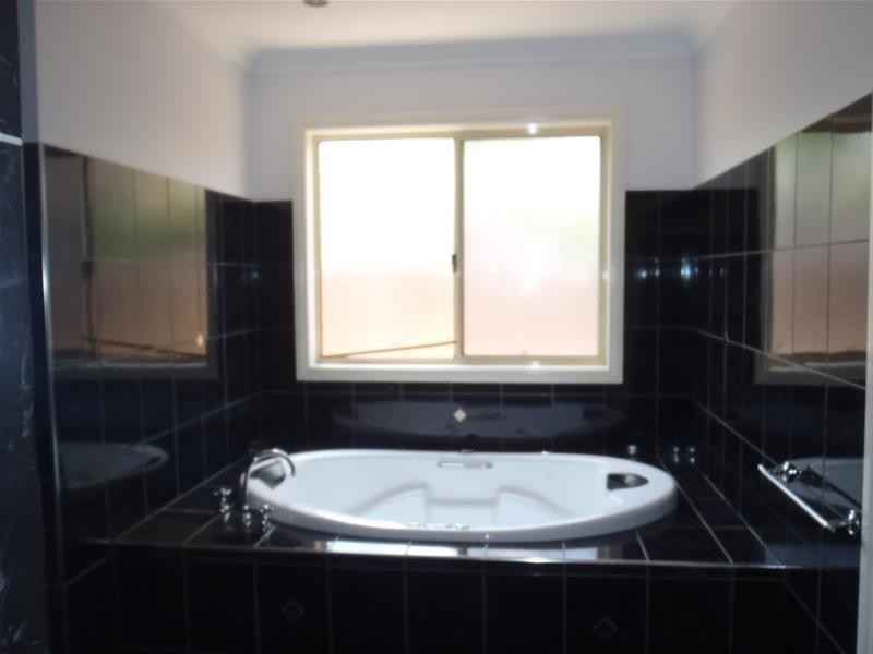 34 Johnstone Way, Taylors Hill VIC 3037