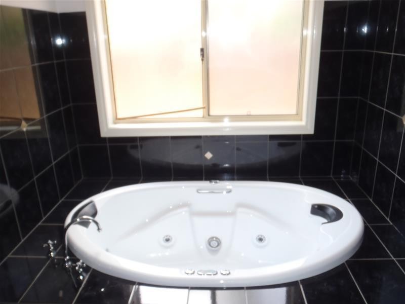 34 Johnstone Way, Taylors Hill VIC 3037