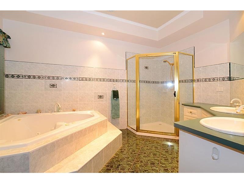 19 Castlewellan Boulevard, Hillside VIC 3037