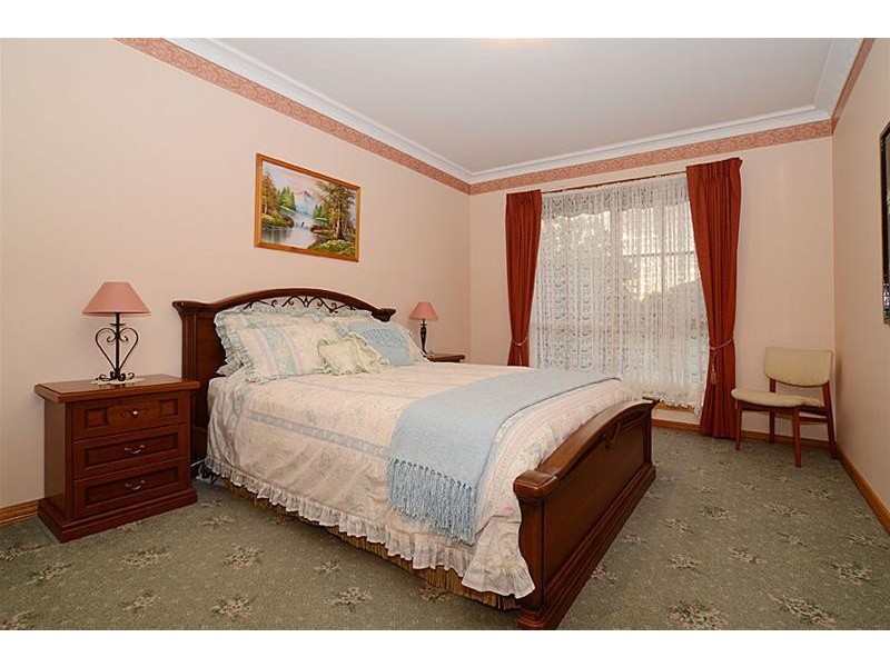 19 Castlewellan Boulevard, Hillside VIC 3037