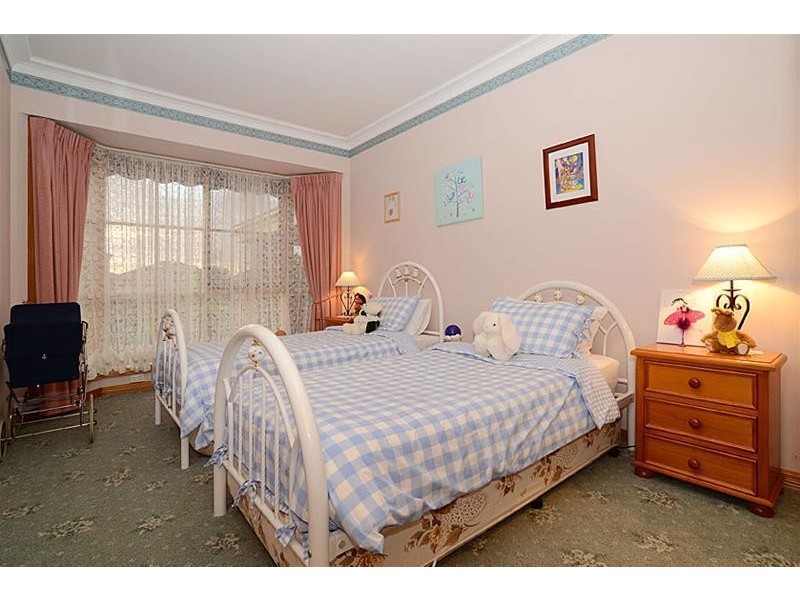 19 Castlewellan Boulevard, Hillside VIC 3037