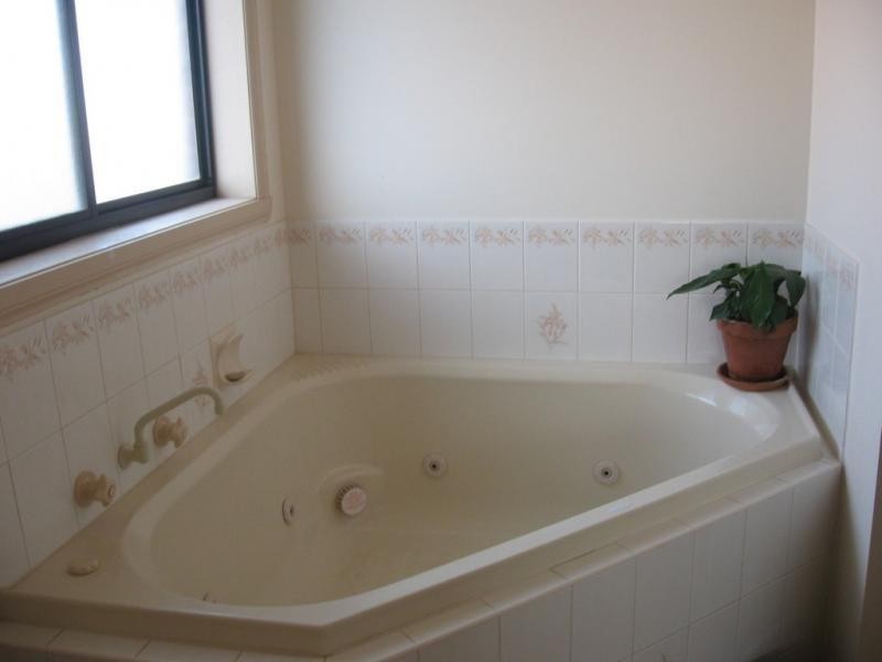 30 Kelland Avenue, Hillside VIC 3037