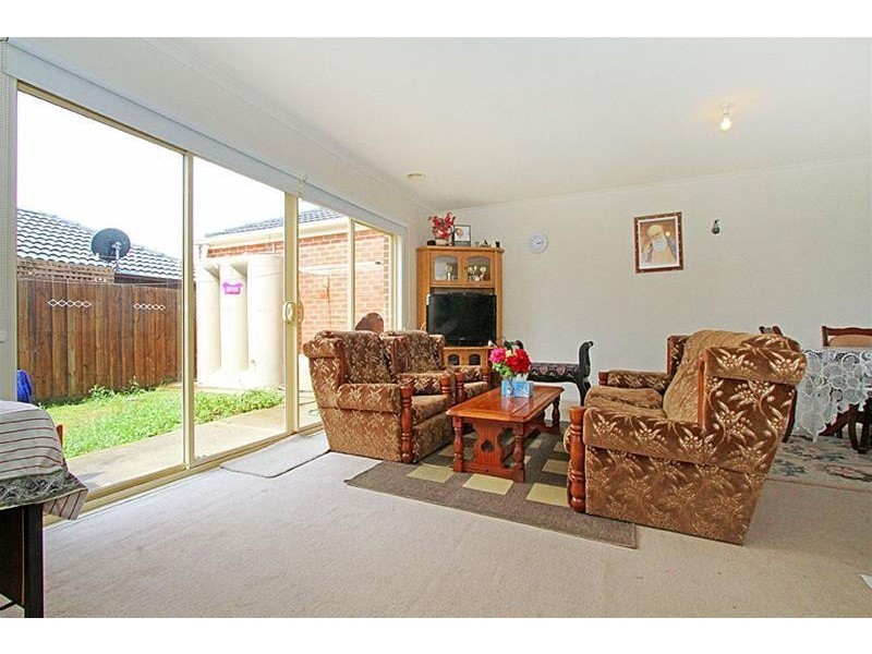 1/12 Normanby Street, Sydenham VIC 3037