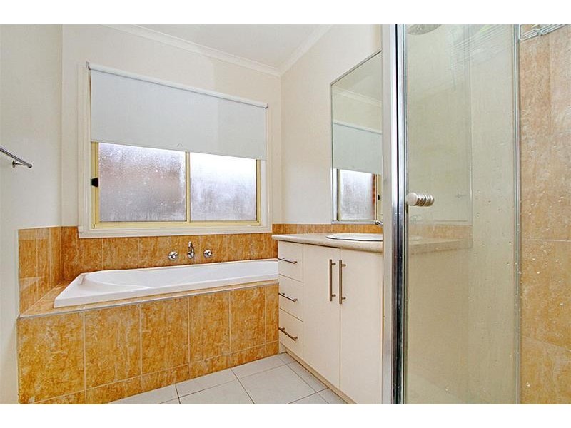 1/12 Normanby Street, Sydenham VIC 3037