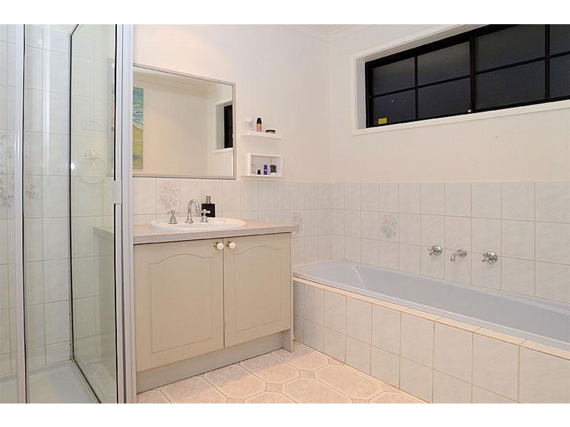 6 Steamtrain Close, Sydenham VIC 3037