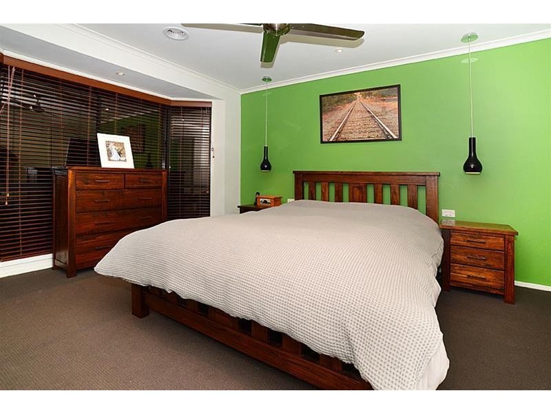 6 Steamtrain Close, Sydenham VIC 3037