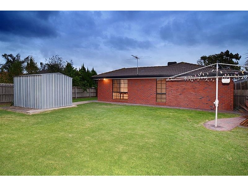 6 Steamtrain Close, Sydenham VIC 3037