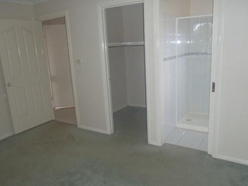 31 Manchester Drive, Sydenham VIC 3037