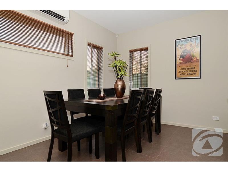 9 Dahlia Drive, Caroline Springs VIC 3023