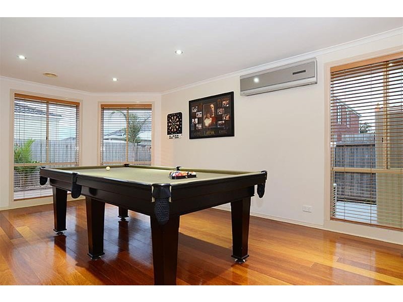 9 Rose Hedge Drive, Sydenham VIC 3037