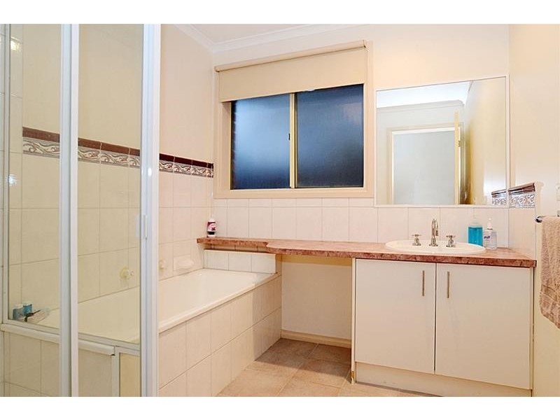 9 Rose Hedge Drive, Sydenham VIC 3037