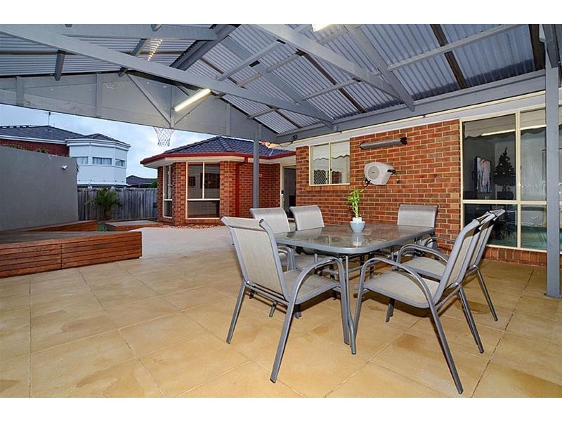 9 Rose Hedge Drive, Sydenham VIC 3037