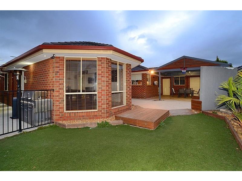 9 Rose Hedge Drive, Sydenham VIC 3037