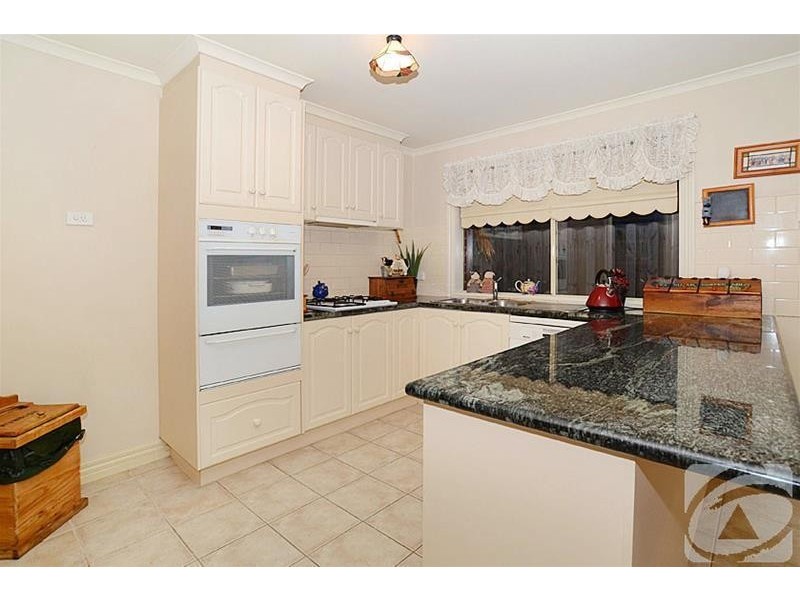 10 Erin Street, Hillside VIC 3037