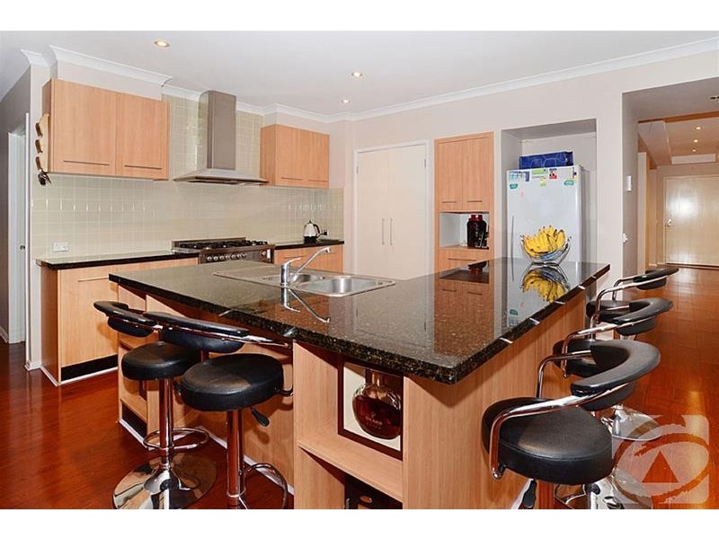 11 Rockland Court, Taylors Hill VIC 3037