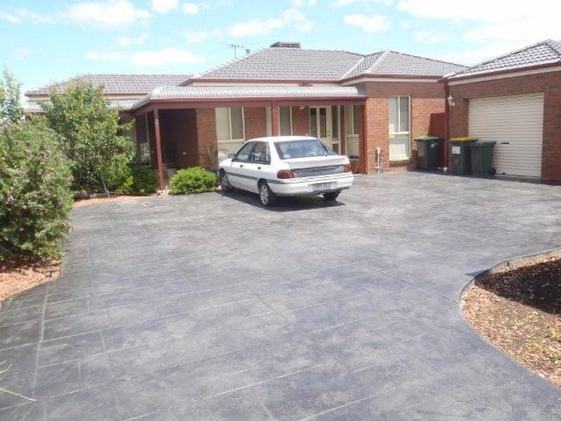 1/4 Hyperno Court, Keilor Downs VIC 3038