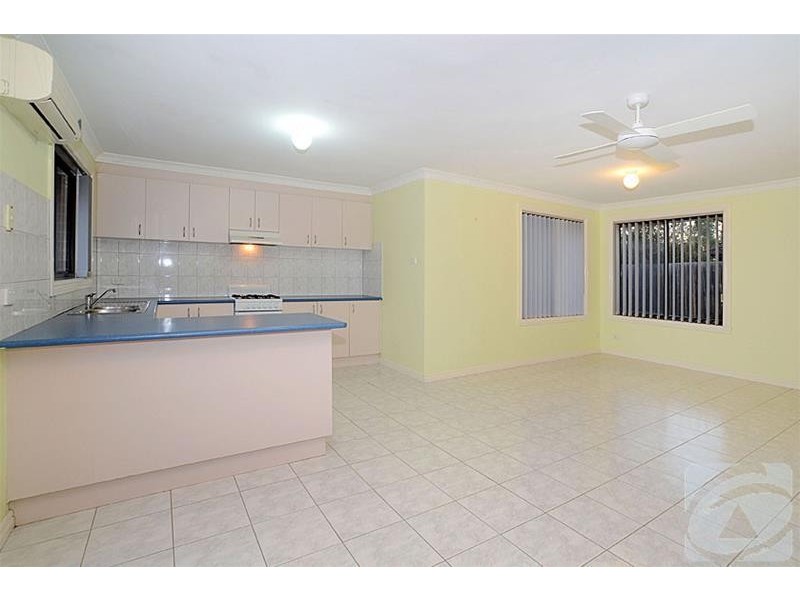 2/2 Green Gully Close, Keilor Downs VIC 3038