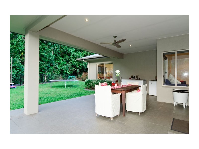 3 Stapleton Close, Redlynch QLD 4870