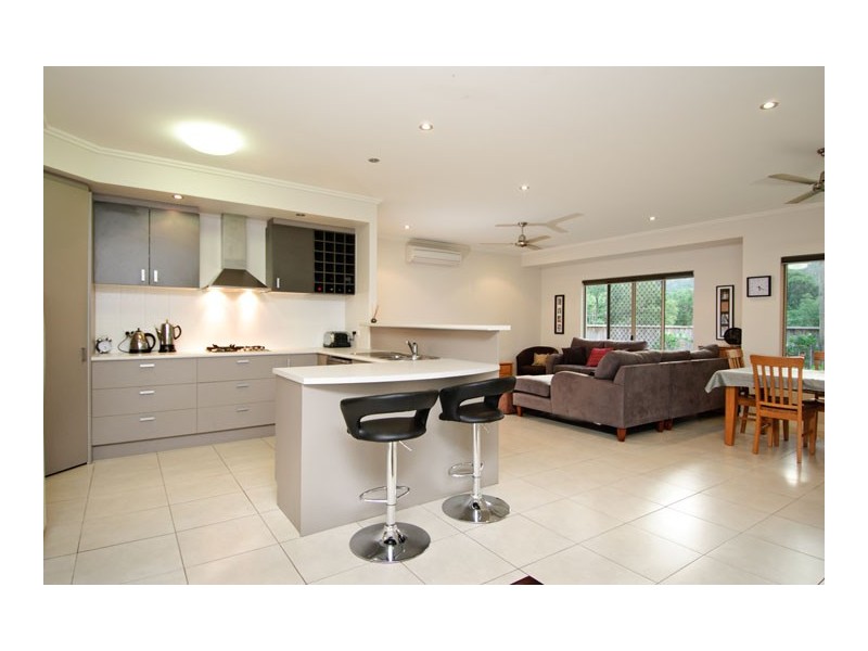 3 Stapleton Close, Redlynch QLD 4870