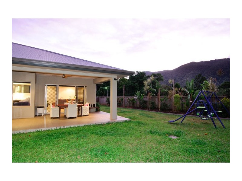 3 Stapleton Close, Redlynch QLD 4870