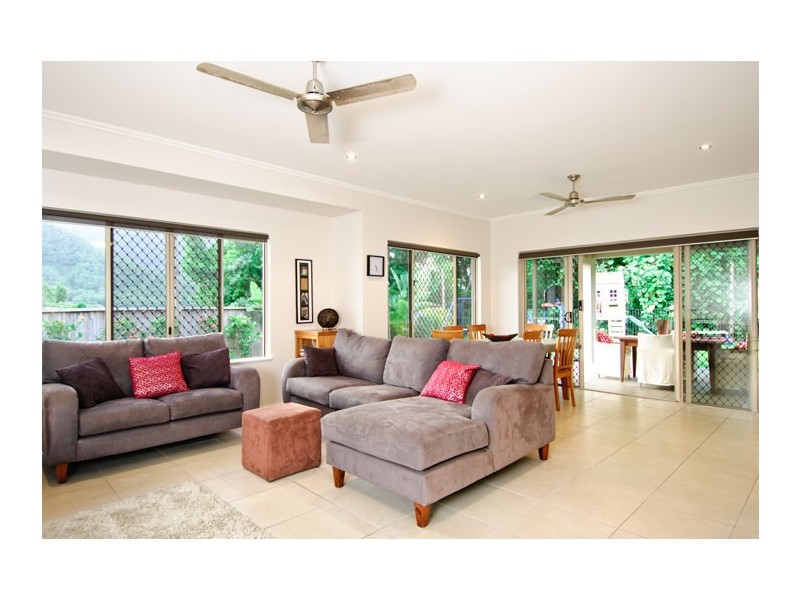 3 Stapleton Close, Redlynch QLD 4870