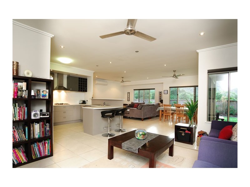 3 Stapleton Close, Redlynch QLD 4870