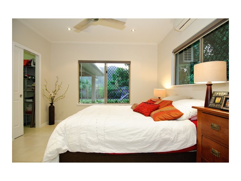 3 Stapleton Close, Redlynch QLD 4870