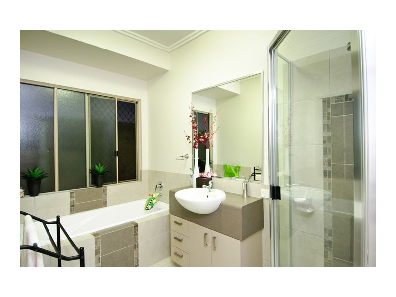 3 Stapleton Close, Redlynch QLD 4870