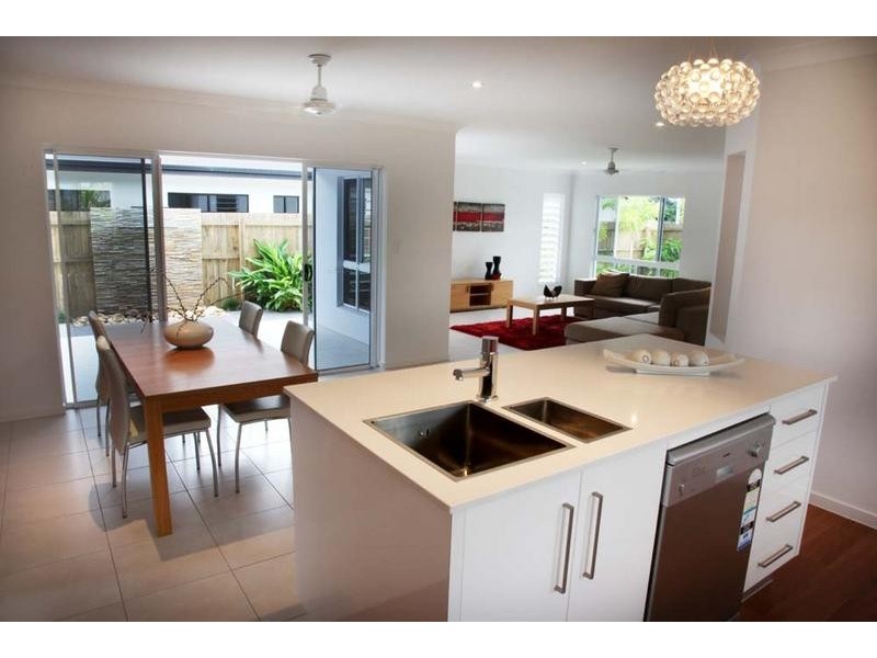 102 Mackerras, Redlynch QLD 4870