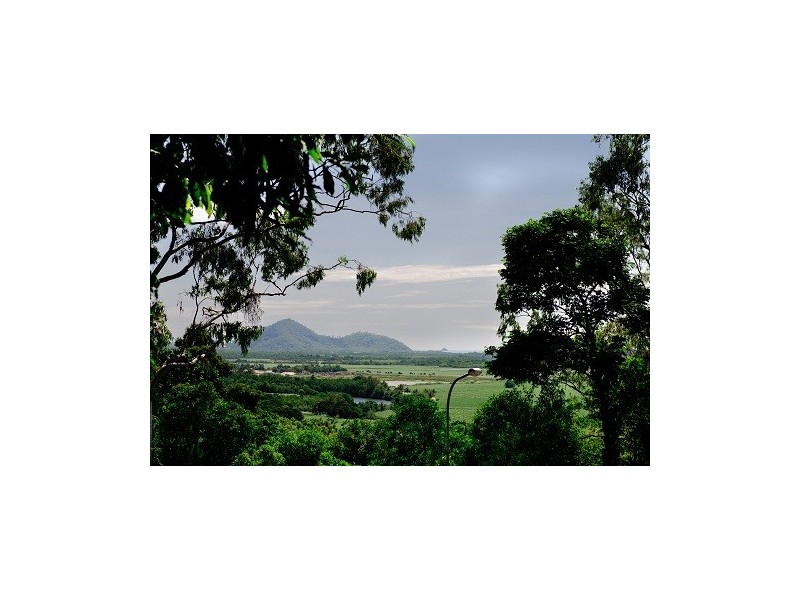 8 Michael Dwyer Close, Stratford QLD 4870