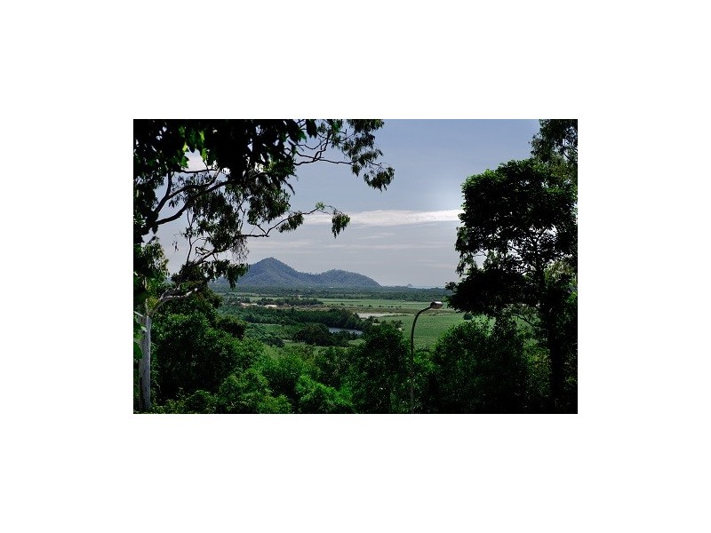 8 Michael Dwyer Close, Stratford QLD 4870