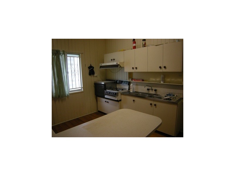 22 Lewis Street, Camp Hill QLD 4152