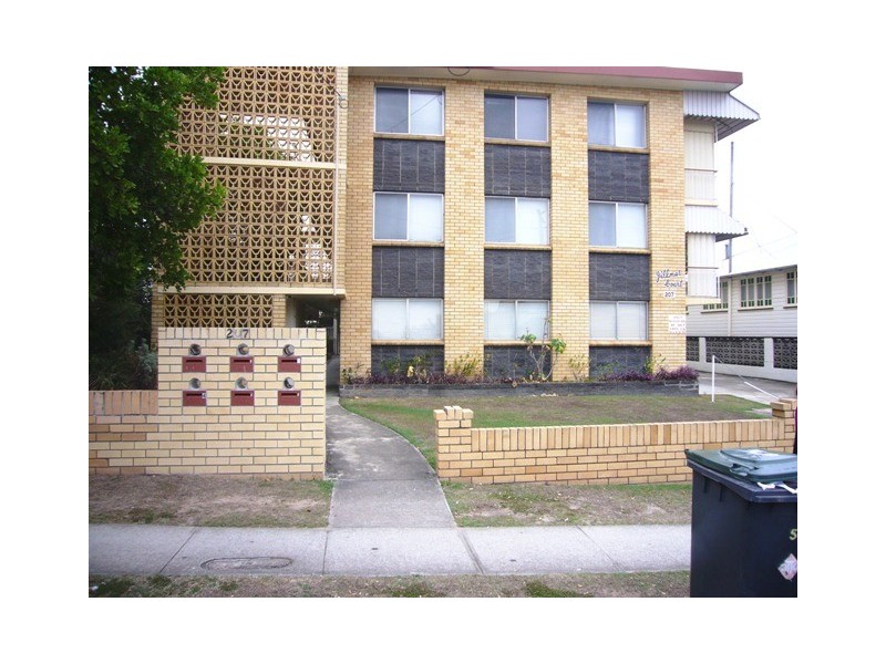 3/207 Cavendish Road, Coorparoo QLD 4151