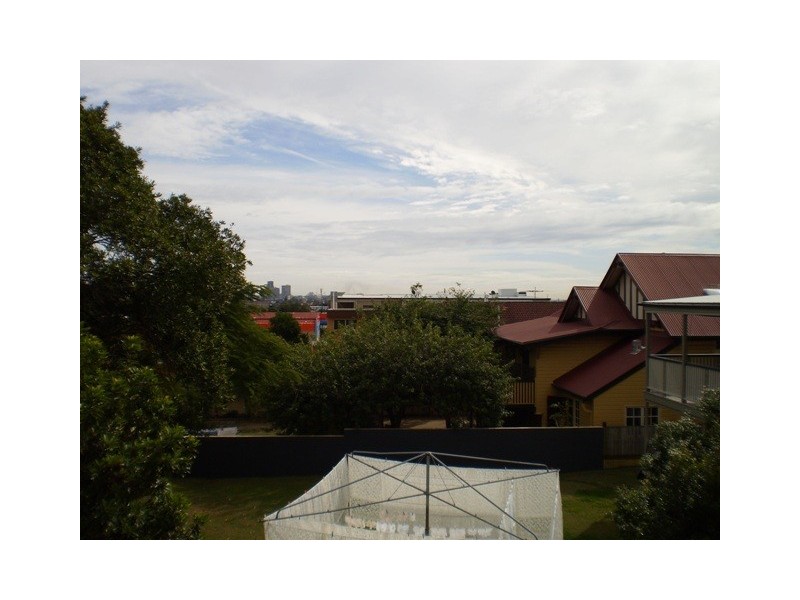 3/207 Cavendish Road, Coorparoo QLD 4151