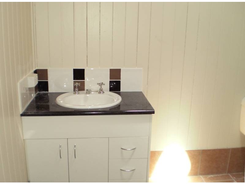 242 Lutwyche Road, Windsor QLD 4030