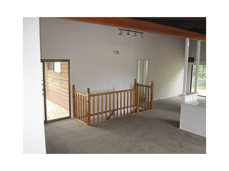 33 Kersley Street, Kenmore QLD 4069