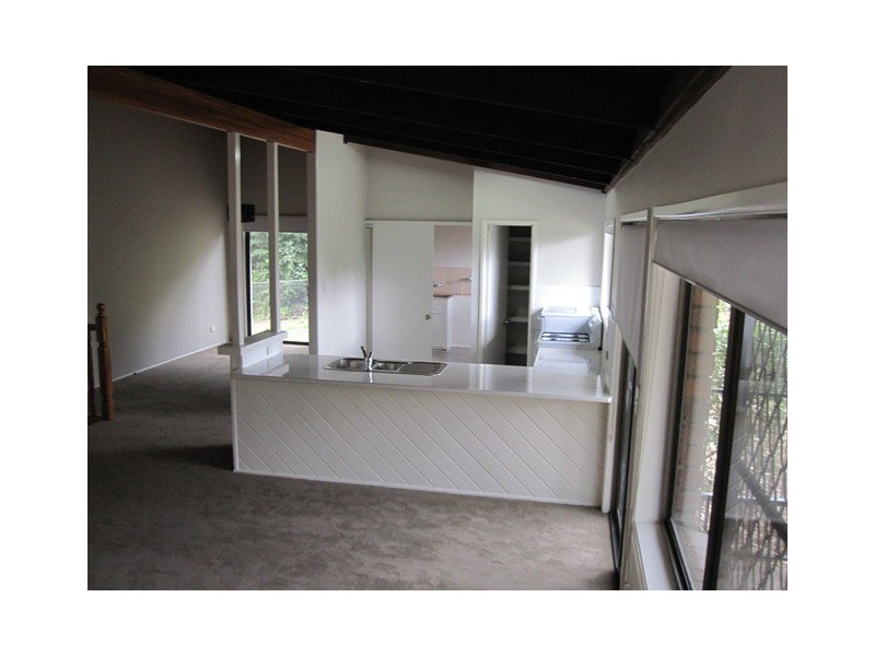 33 Kersley Street, Kenmore QLD 4069