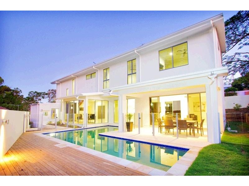 136 Hawken Drive, St Lucia QLD 4067