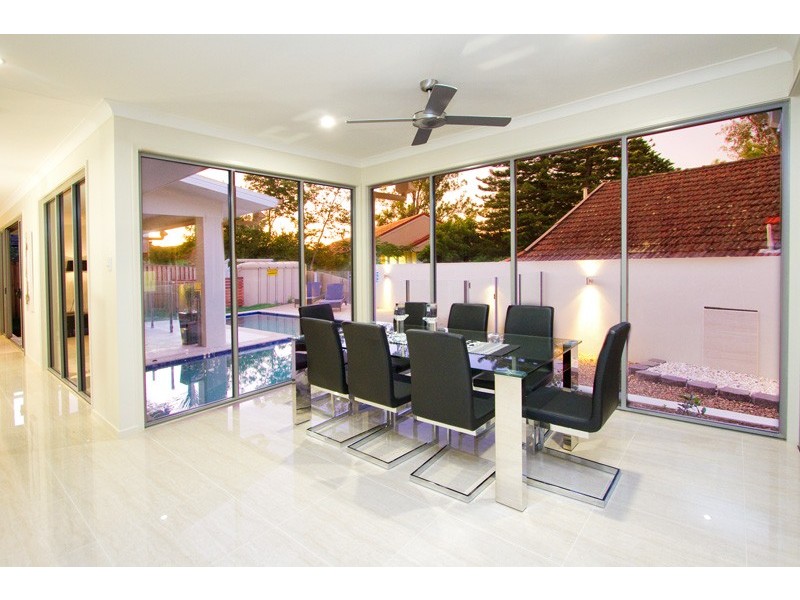 136 Hawken Drive, St Lucia QLD 4067